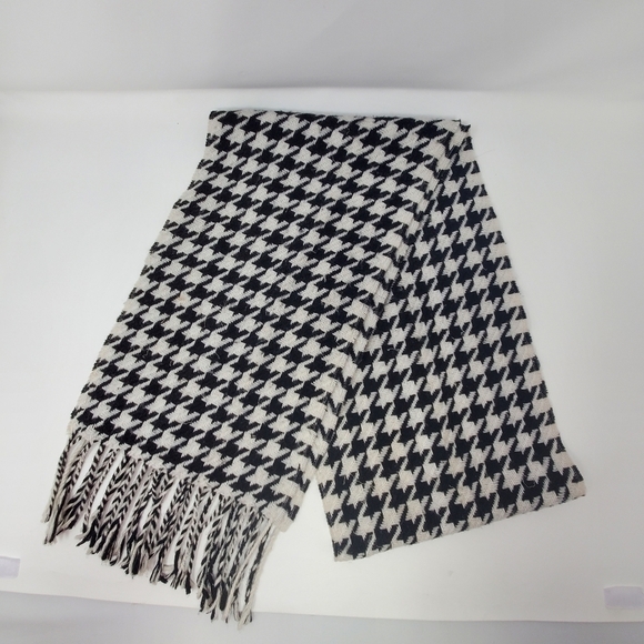 HOUNDSTOOTH Winter Scarf- Women - Picture 1 of 8
